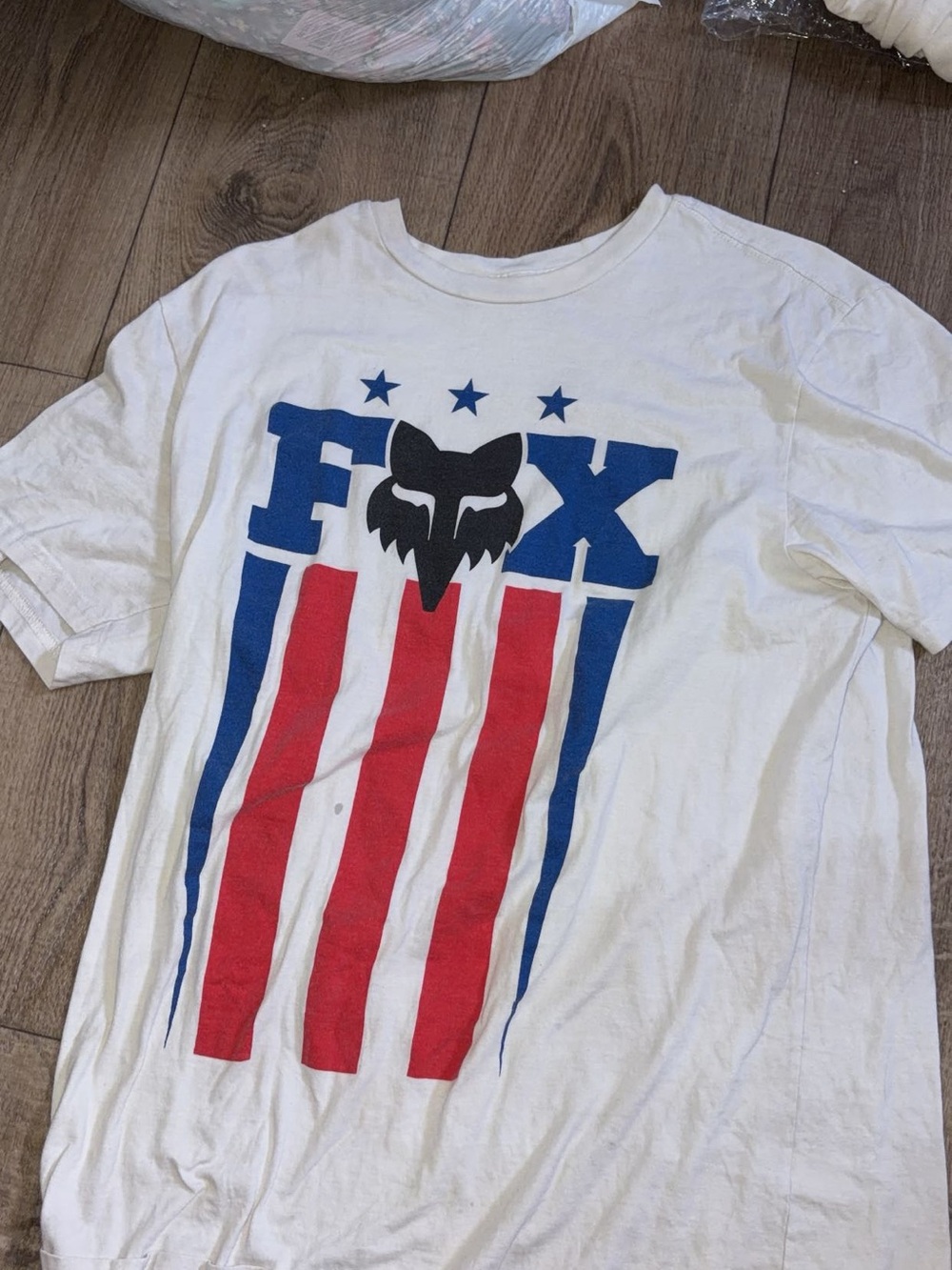 FOX Men’s White Graphic T-Shirt - Red & Blue Stars Stripe: size large